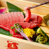 当店自慢の宴会コースでは、旬の食材をふんだんに使用した特製料理をお楽しみいただけます。豪華な前菜盛り合わせから始まり、新鮮なお造り、季節の味覚を楽しむお椀、そしてシェフ厳選のメインディッシュまで、目でも舌でも楽しめる贅沢なコース内容です