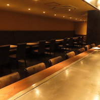 ◆温かみのある照明で落ち着いた雰囲気の店内◆