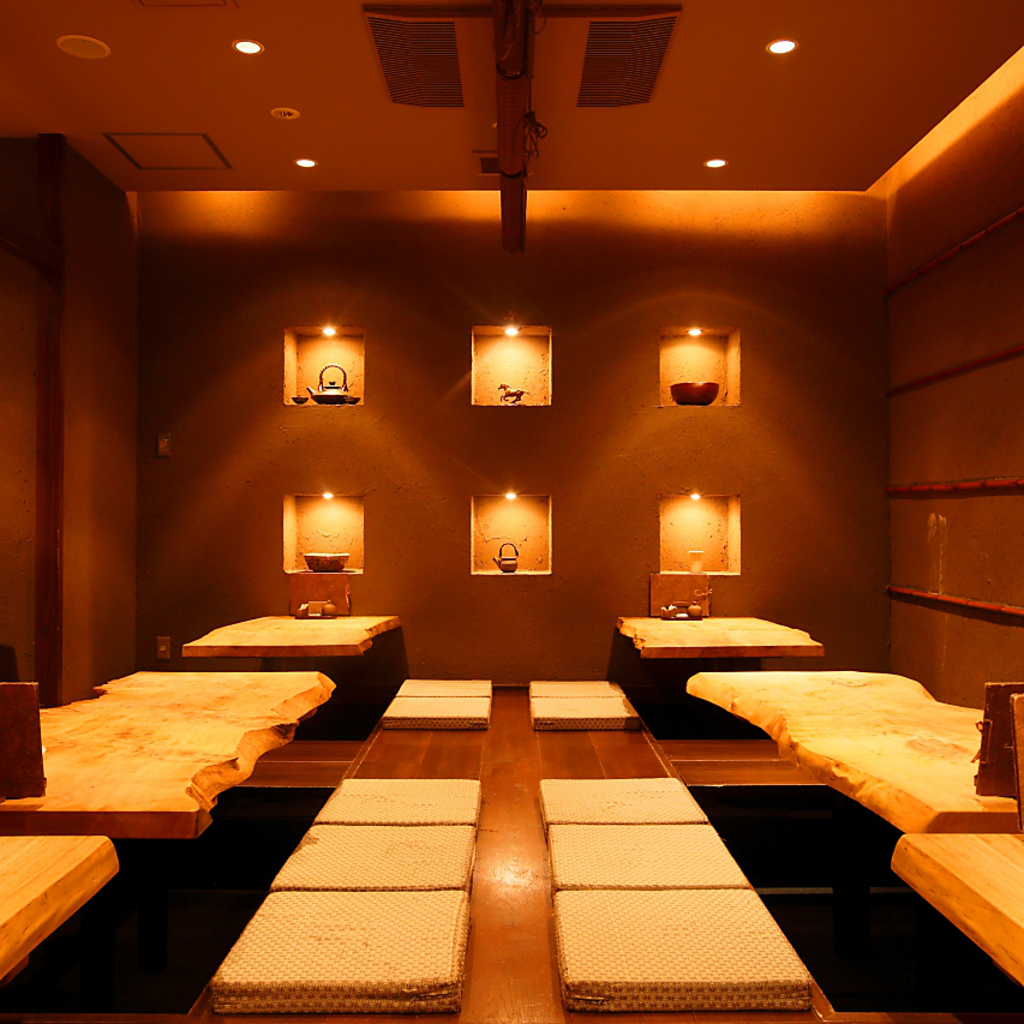 堀ごたつも完備しており、長時間でも楽な姿勢で寛げます。足を伸ばしてごゆっくりとお楽しみください