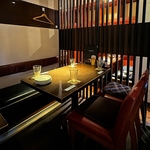 落ち着いた雰囲気でゆっくりとくつろげる空間はまさに【大人の隠れ家】にふさわしい・・・