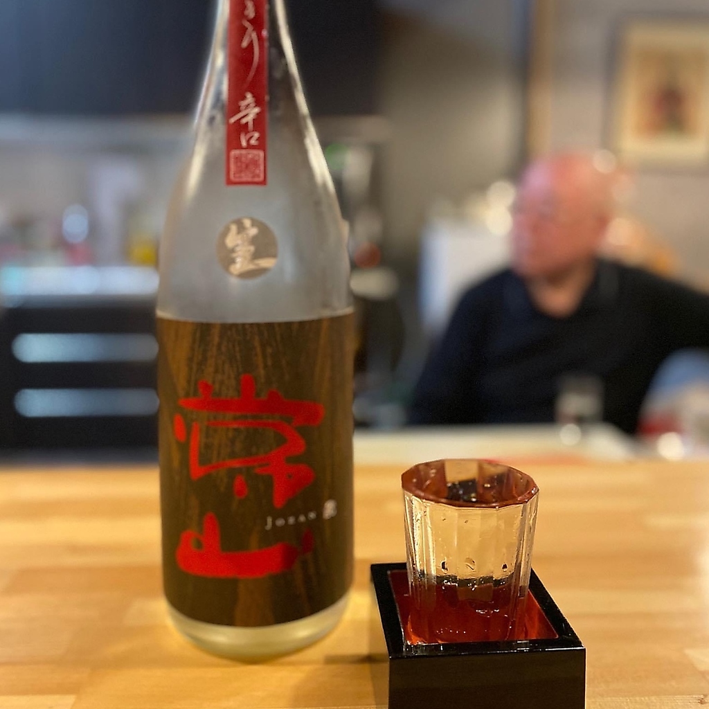 日本酒は常時4種類ほどご用意しております♪冷酒に良いもの、燗に良いものなどございます！