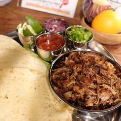 宮崎牛の牛脂で煮込んだ“こだわりカルニタスタコス