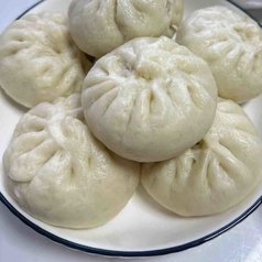 自家製酸菜入り蒸し饅頭5個/牛肉入り蒸し饅頭5個/自家製豚肉と酸菜の水餃子10個/