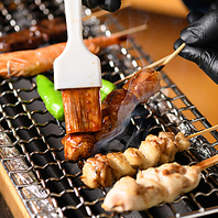秘伝のタレ・特製の塩で焼き上げる絶品の串焼き◎