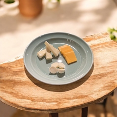 ワインのお供にチーズ3種盛り