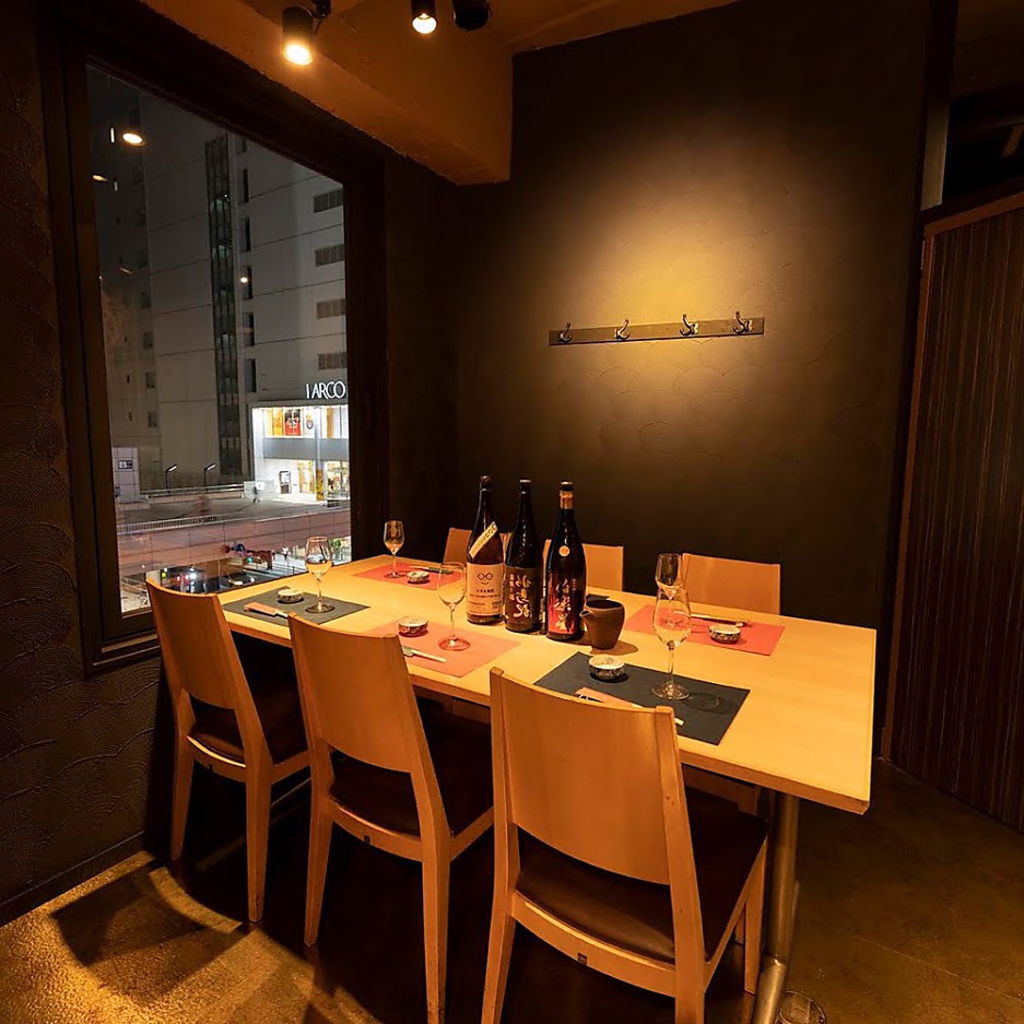 夜景の見える席も魅力的♪デートや合コンなどにもぜひどうぞ♪飲み会や接待でもご利用できます。