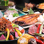 コース料理は、サラダ・お刺身・焼き野菜・地鶏炭焼きなど、炉端焼き店ならではの料理を楽しめます！