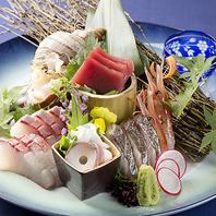 漁港から直接仕入れる旬の魚介をふんだんに使用♪