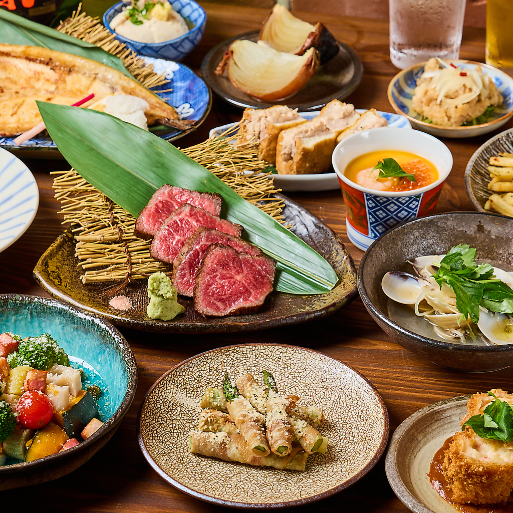 当店のコースは全て飲み放題付きとなります。お店のおすすめと旬を意識した内容になっております。