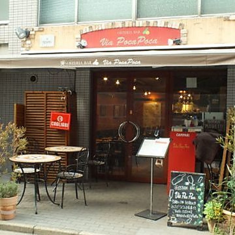 生ハムとイタリアの微発泡赤ワインのランブルスコをテーマにしたイタリアンバール