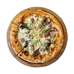 キノコとベーコンのピザ