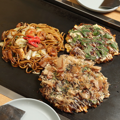 米粉生地と自家製だし香るお好み焼き専門店！明るい店内、カウンター完備◎