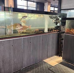 カウンター席が6名様分、テーブル席が80様分ございます。詳細はお店にお問い合わせください。