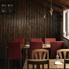 6名様用のお席です。気の合う仲間と楽しいひとときをお過ごしください。