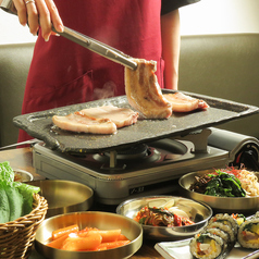 こだわりの国産豚肉と自家製タレで味わう絶品韓国料理