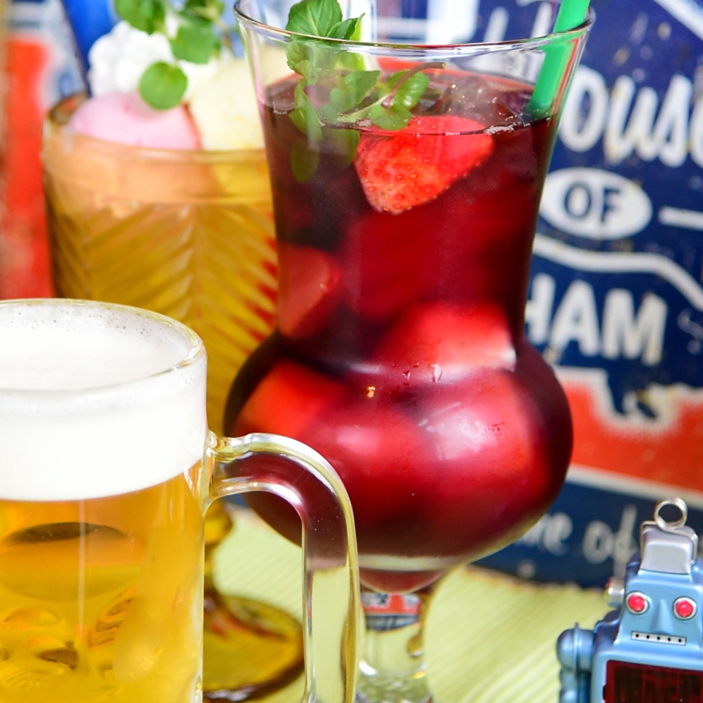 生ビールは静岡麦酒ご用意。女性におすすめのフルーツカクテルやサングリアもご用意◎