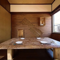木の温もり溢れるお席を多種ご用意◎