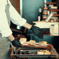 【見て選ぶ＆その場でカット】本格チーズの盛り合わせ