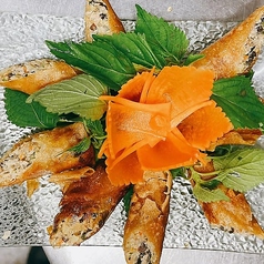 お祝い事や集まりに欠かせない伝統料理！サクッとジューシーな「ベトナム揚げ春巻き」の写真