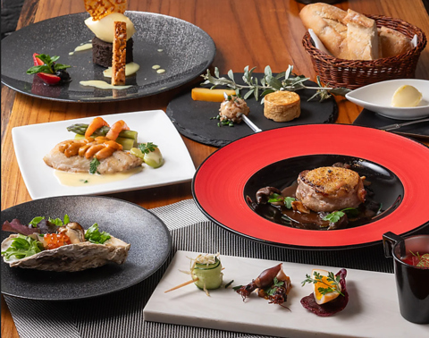 種類豊富なワインがリーズナブルに！無添加にこだわる燻製料理がおいしいワインバル☆