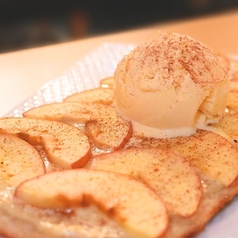 アップルパイ風ピザ~バニラアイス添え~