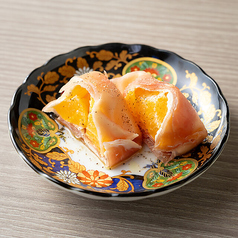 【おすすめ】　フレッシュオレンジと生ハムとクリームチーズ巻き