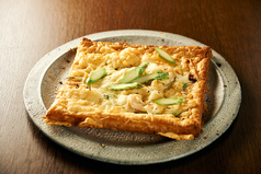 贅沢なパイ生地ピザ：:エビとアスパラ　クリームソース