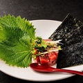 料理メニュー写真&nbsp;本鮪ユッケ大葉と海苔包み