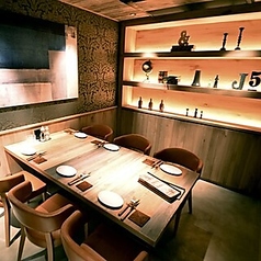 4名様～6名様まで♪オシャレ空間♪背が高い背もたれで隣も気にせず騒いだり、大事な日に雰囲気を大切にご宴会をお楽しみ頂けます！名駅店ではどんなシーンでもお使い頂けます！名古屋でおしゃれな居酒屋をお探しならテフテフへ♪