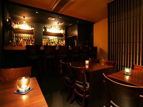 京都で最多の80種以上あるジンを楽しめる大人のBAR。癒しの和空間で癒しのひと時。