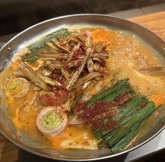 鶏セセリとレタス豚巻きの辛味噌鍋