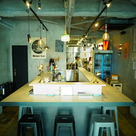 無機質でスタイリッシュな空間◎カウンターでお食事を