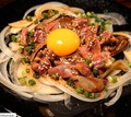 料理メニュー写真 とろとろ鶏レバーユッケ