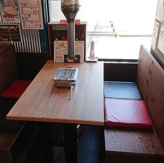 テーブル席は4人×7　ございます