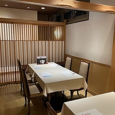 カウンター、テーブル、個室と幅広いバリエーションのお席をご用意しておりｊます。ご家族でのお集まりにも最適です。