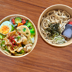 10種野菜の日替わり弁当ミニ蕎麦セット【写真は鶏味噌焼き弁当）