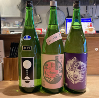 日本各地の日本酒を取り揃えております。