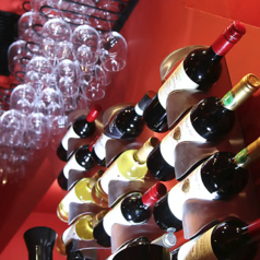 豊富な厳選ドリンク、ワインも人気