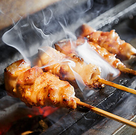 厳選した地鶏を使用した焼き鳥と創作料理