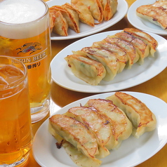 肉汁あふれる自慢料理をお召し上がりください