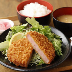 厚切りハムカツ定食