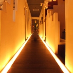 デザイナーが手掛けた空間は2008年「神戸デザインショップ賞」受賞。雰囲気と料理をお楽しみください
