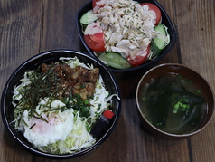 選べる焼き鳥丼とサラダ・味噌汁セット