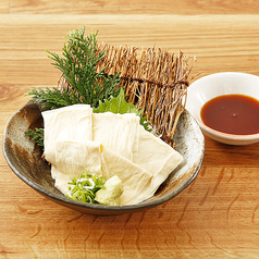 生湯葉刺身/万願寺唐辛子焼き　各