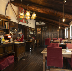 アンティーク調の内装で重厚感のある落ち着いた雰囲気。