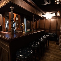 店の奥にあるカウンター席。お一人でも気軽にお越しいただけます。