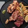 料理メニュー写真 お肉の炭火焼盛り合わせ