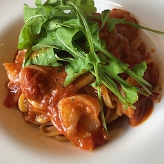 エビとルッコラのトマトソース タリオリーニ