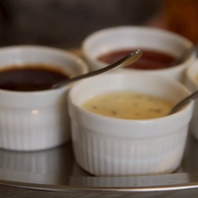 バーガーの旨味を引き立てる特製ソース