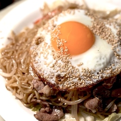 目玉焼きのせ塩焼きそば　